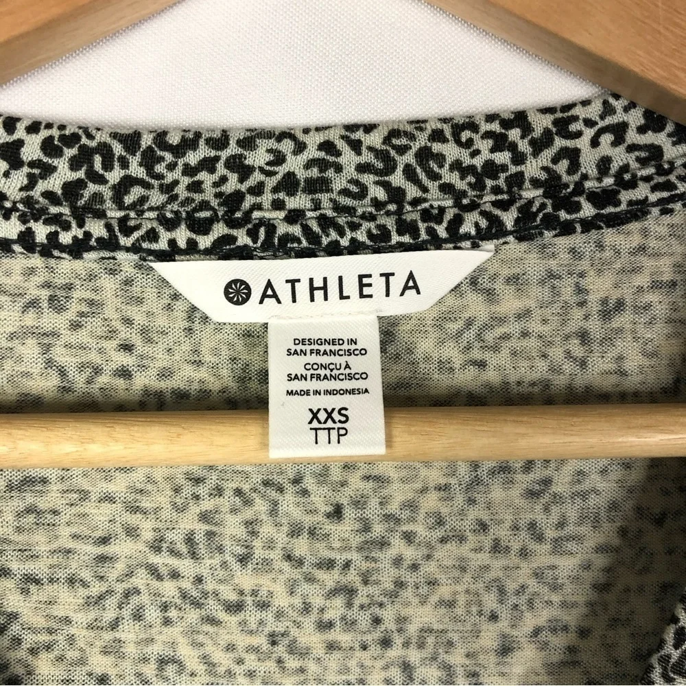 Athleta Breezy Scoop V-Neck Animal Print Short Sleeve T-Shirt XXS